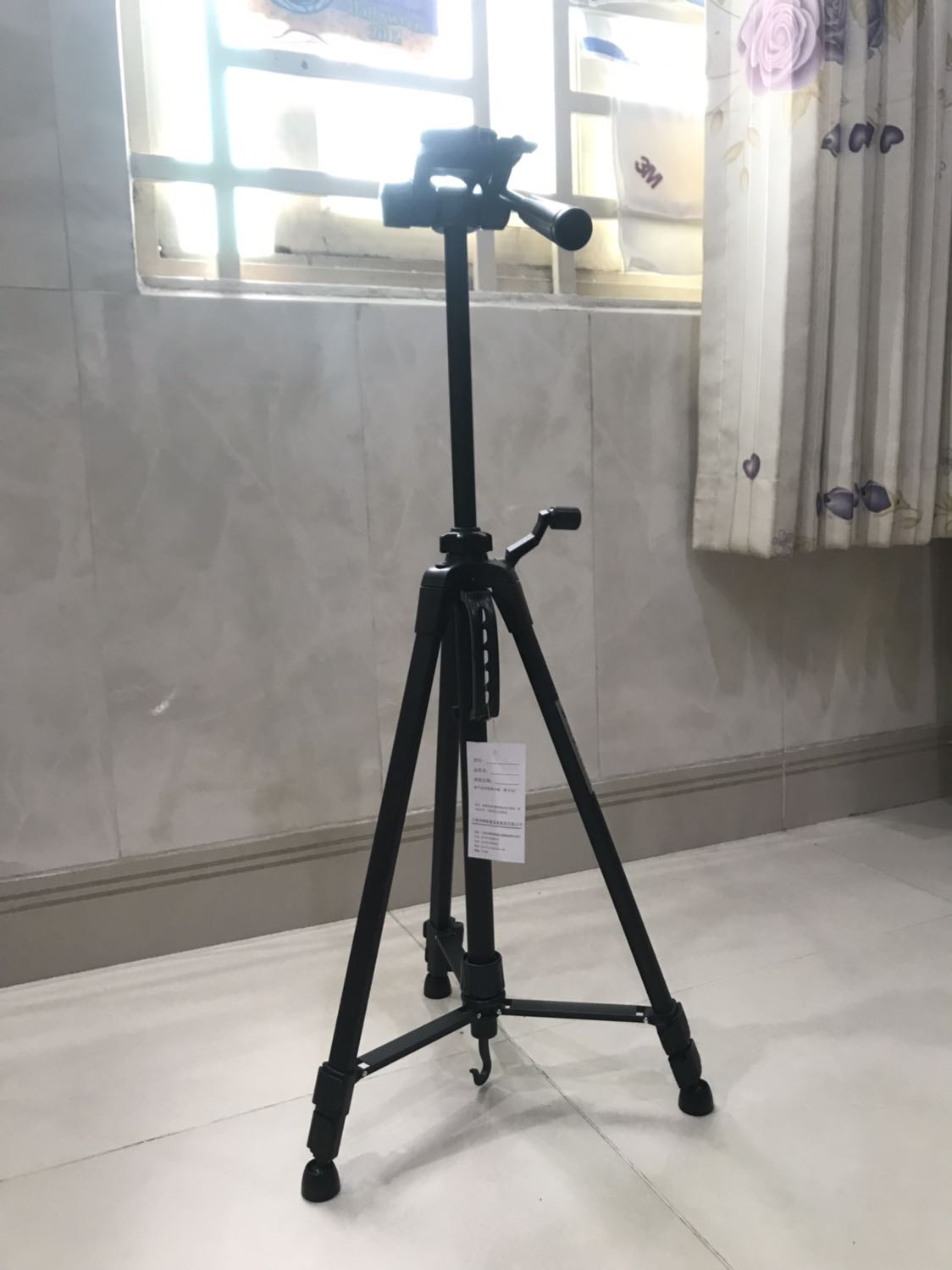 Chân máy rất cứng cáp và tốt, các khớp của chân máy rất chắn chắn. Rất đáng mua!!! Mình cám ơn shop nhiều nhé. Shop giao hàng nhanh lắm, mình đặt 2-3 hôm sau là có hàng rồi. Mình rất ưng sản phẩm này!