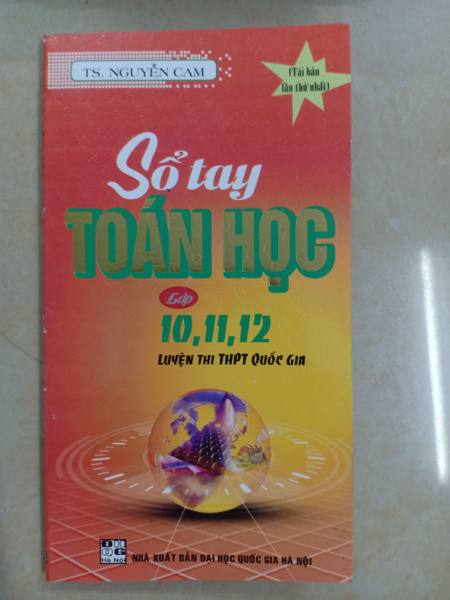 Mực in rõ, nội dung trình bày rõ ràng, có logic, ngắn gọn, dễ hiểu. Đầy đủ kiến thức toán học rút gọn lớp 10,11,12. Thích hợp dùng để ôn luyện.