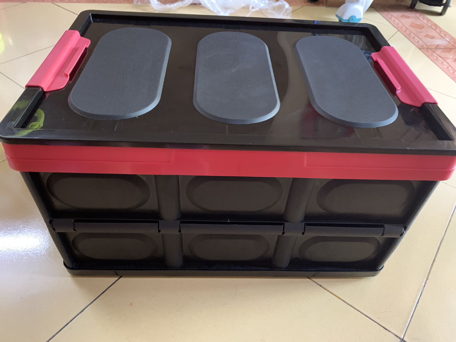 Đẹp nhưng hơi mỏng manh, nói chung sử dụng được chứ không xuất sắc lắm