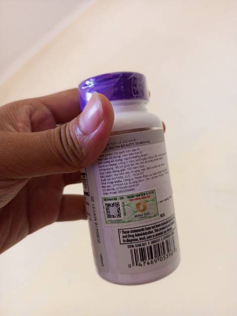 Còn nguyên team, chai mác thì mới, nhưng sao không có hộp mà chỉ quấn bằng giấy bọt bóng