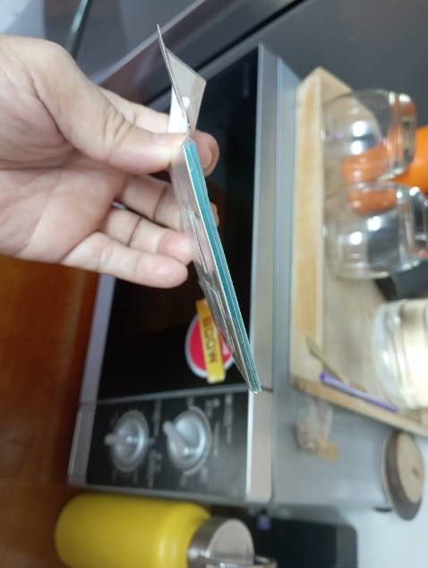 Không giống hình đăng. Tưởng bán 25k là 3-4 xấp, nhiều màu như hình đăng. Chỉ nhận đc 1 xấp nhỏ xíu, 1 màu xanh. Không đáng giá bán. Ra B'mast chỉ có 8-11k.