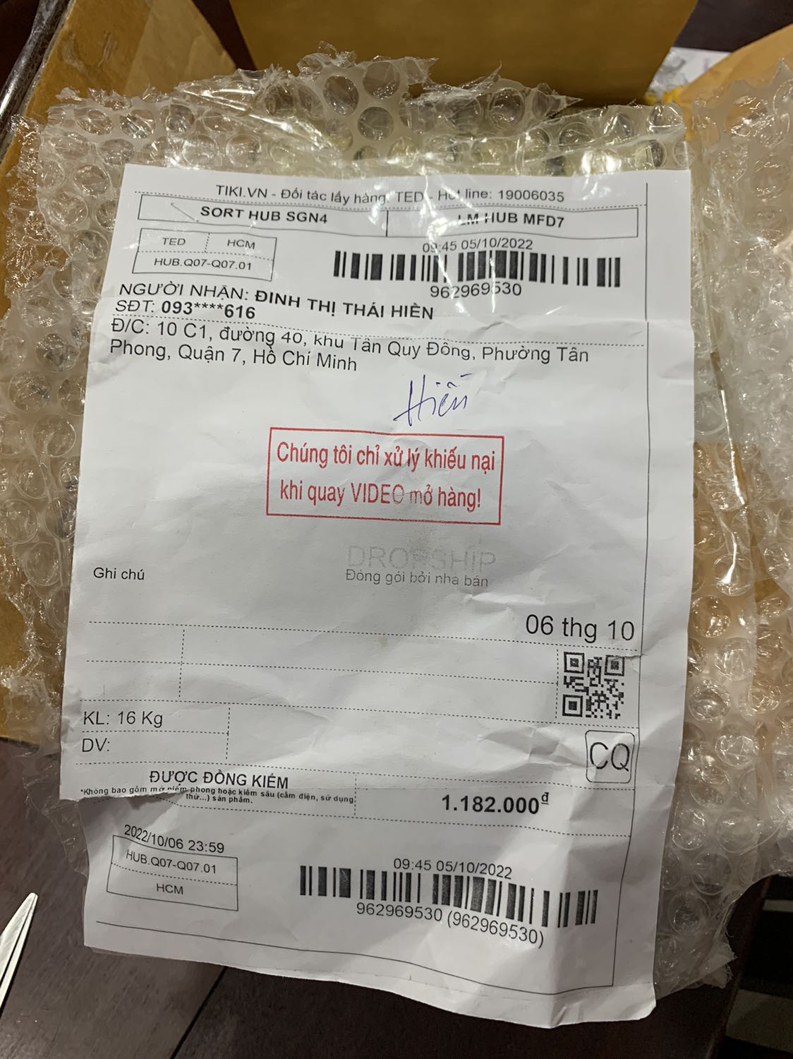 Giao không đủ số tiền đã đặt là 20 lốc (3hop/1 lốc); hàng nhận được chỉ có 6 lốc 3 hộp v 2 hộp lẻ