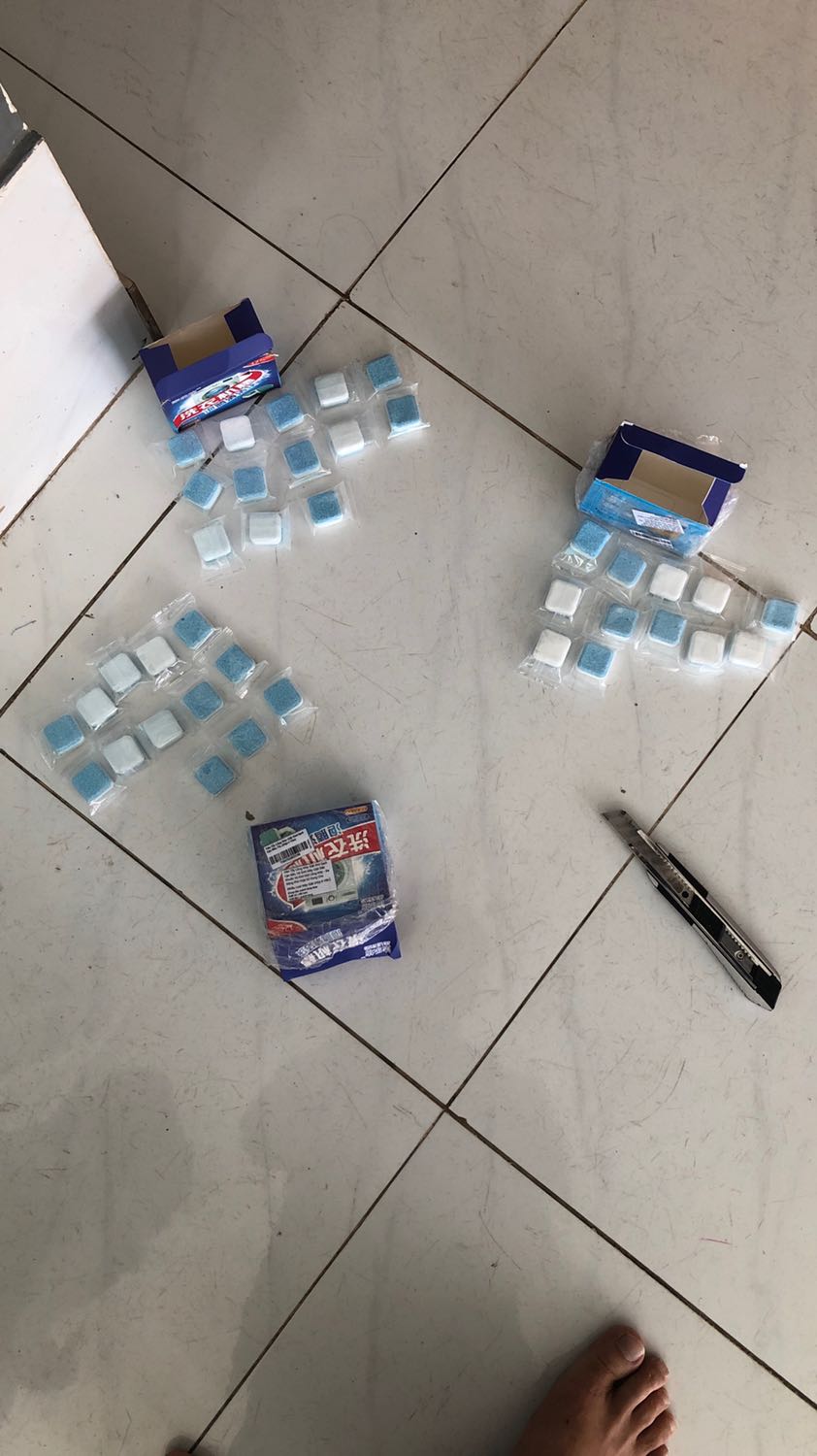 Hộp ghi 6 viên. Khui thì 2 hộp 1 có 12v, 2 h có 13v. Chưa dùng nên chưa đánh giá chất lượng.