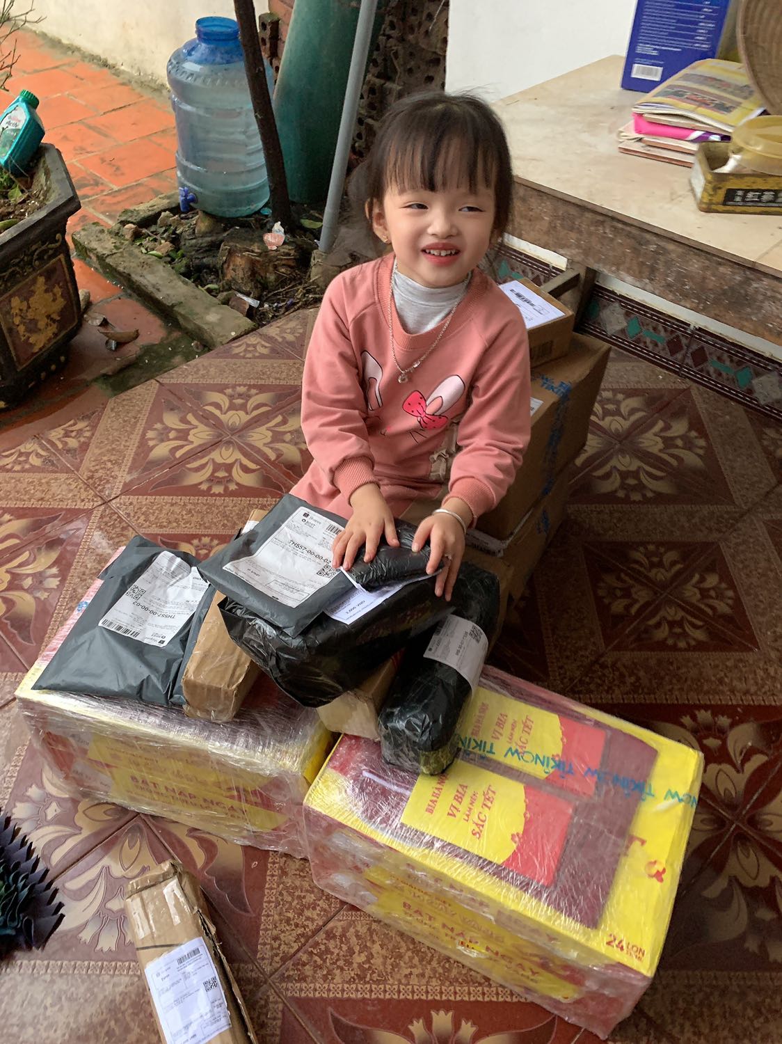 Shop giao hàng khá nhanh. Còn được tặng quà. Giá như shop giảm giá so với ngoài hơi cao đc tặng đồ nên cứ mua thôi