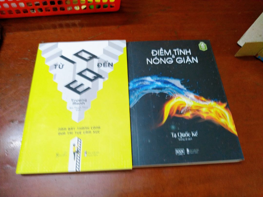 Sách hơi cũ nhưng vì mua giảm giá nên mình không đòi hỏi nhiều, mình đọc được 1/3 quyển rồi, nội dung cũng dễ hiểu và có nhiều câu chuyện liên hệ thực tế. Hy vọng sách sẽ giúp mình sống điềm tĩnh hơn, hạnh phúc hơn.