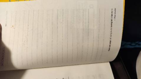 Mình khá thất vọng về nhà bán hàng lần này. Mình ko hay đánh giá 1 sao nhưng lần này ko thể khác được bởi. Thứ nhất đóng gói rất tệ, sách ko hề có seal hay bọc chống sốc nào cả mà chỉ có vài miếng bìa được nhét bên trong cái này có thể bỏ qua đc. Nội dung sách bên trong mình mới mua , chưa đọc nên mình chưa đánh giá. Tuy nhiên khi mình chụp lại sản phẩm để review thì trang cuối của sách làm mình thất vọng. Nhà bán hàng đưa cho mình sách cũ đã đành đây lại vừa cũ vừa bẩn. Thành ra thật sự mình không ưng ý với việc mua sản phầm lần này 1 chút nào. Đánh giá 1 sao