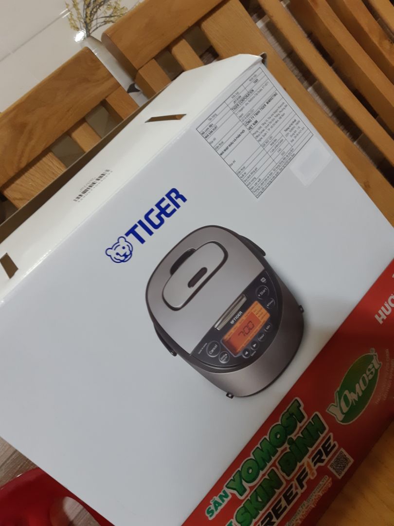 Hi nồi cơm nấu nhanh, giữ được hương vị của hạt gạo. Nếu nấu với gạo ngon thì tuyệt vời. Ngoài ra nồi chống dính rất tốt, không dễ dàng bị mất lớp chống dính. Có menu tiếng anh và hướng dẫn sử dụng tiếng việt nên rất dễ dùng.