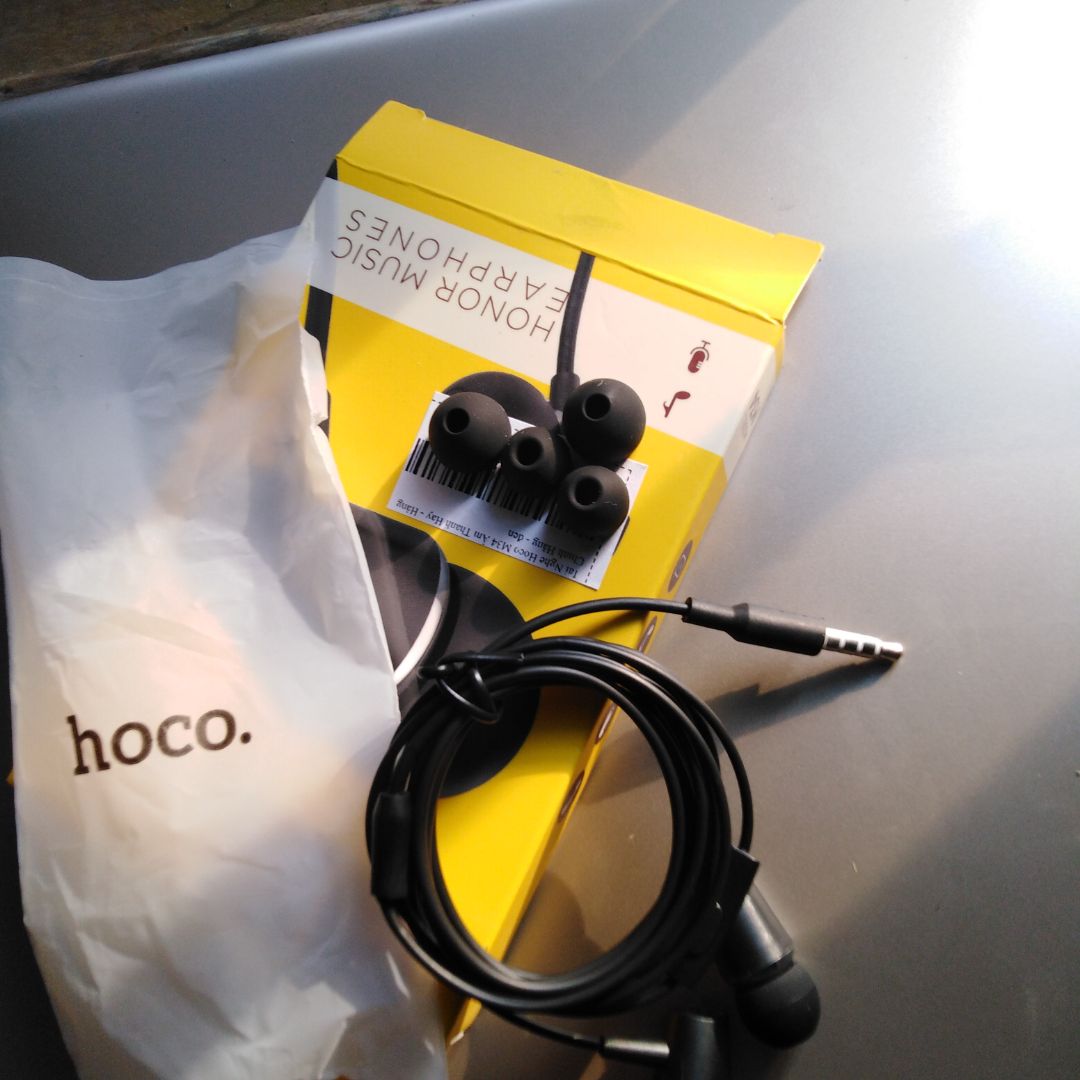 Cảm nhận bản thân: Cách âm tốt, nghe lâu không thấy đau tai, bao bì gói linh kiện đi kèm đầy đủ dễ nhìn, giá rẻ. Độ bền vì là còn chưa lâu nên chưa nhận xét.
Tốt ??
Cảm ơn shop