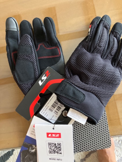 Sản phẩm đẹp, chất liệu tốt. Mang vào êm tay, dễ chịu