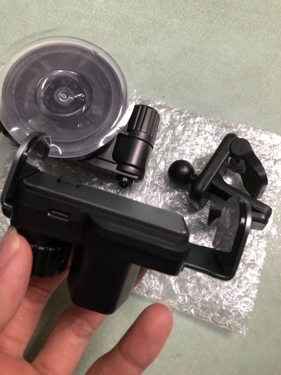 Chất lượng, xoay ngang dọc vs có đế hít kính tặng kèm của shop tks