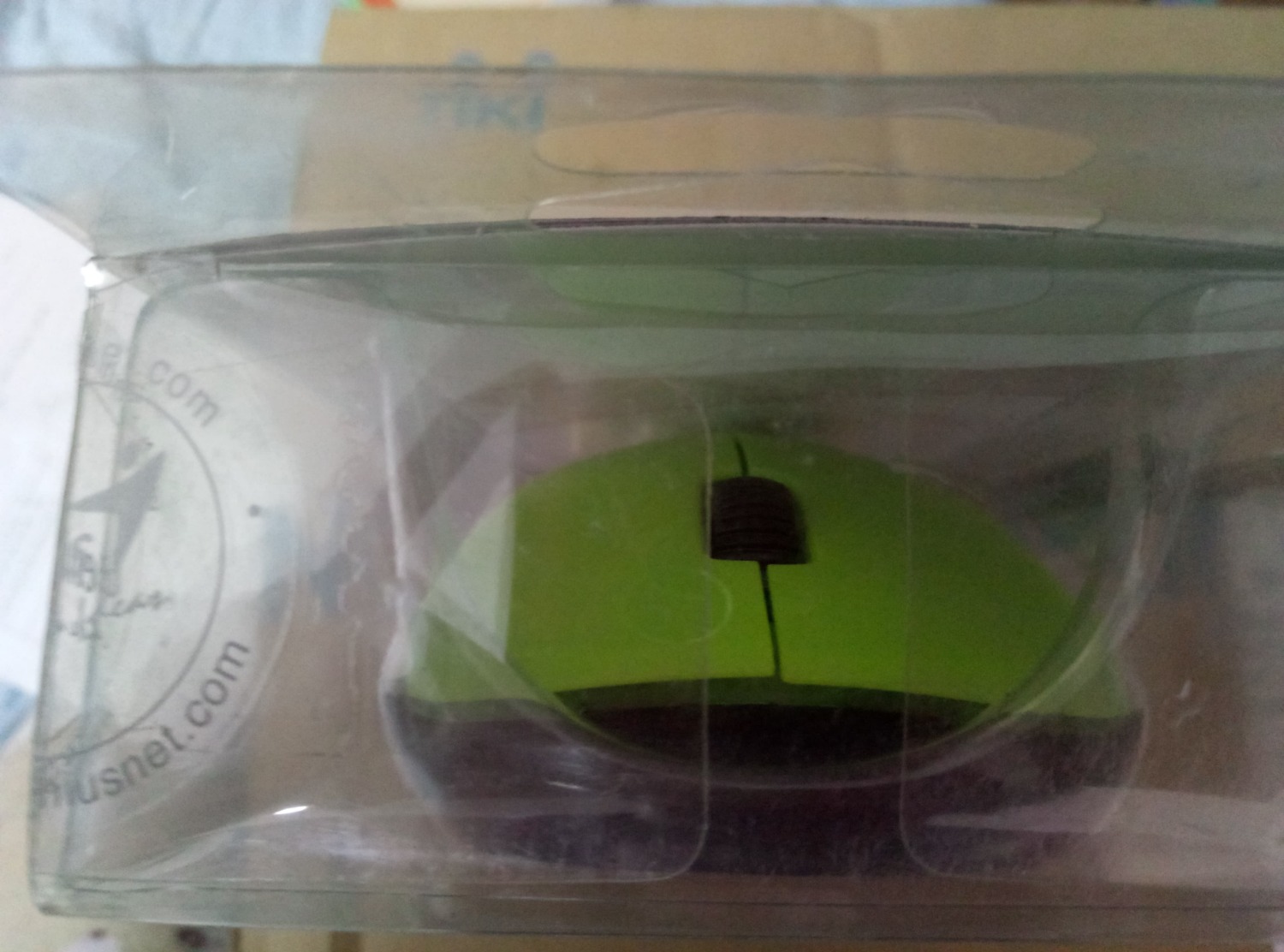 Mình đặt chuột Genius NX 7000 MÀU ĐỎ nhưng bên mình lại giao MÀU XANH mà không hề gọi điện hay có bất kỳ một hành động nào thông báo cho mình. Mình rất không hài lòng về việc này.