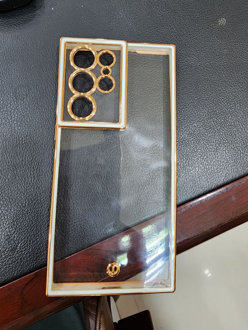 Gửi sai mẫu đặt hàng đặt cái màu trắng trong suốt lại gửi không đúng mẫu