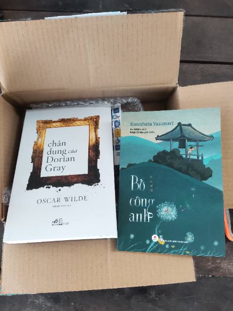 Lâu r mới quay lại mua hàng tiki, chất lượng đóng gói và vận chuyển rất tốt. Gói hàng đến tay nguyên vẹn đẹp đẽ,mở hàng rất có cảm giác thưởng thức. Sách thì hay r.