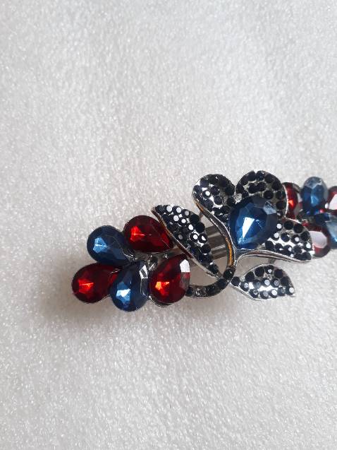 kẹp tóc nasi rất đẹp, chắc chắn, giá rẻ. Rất hài lòng! Cho shop 5 sao