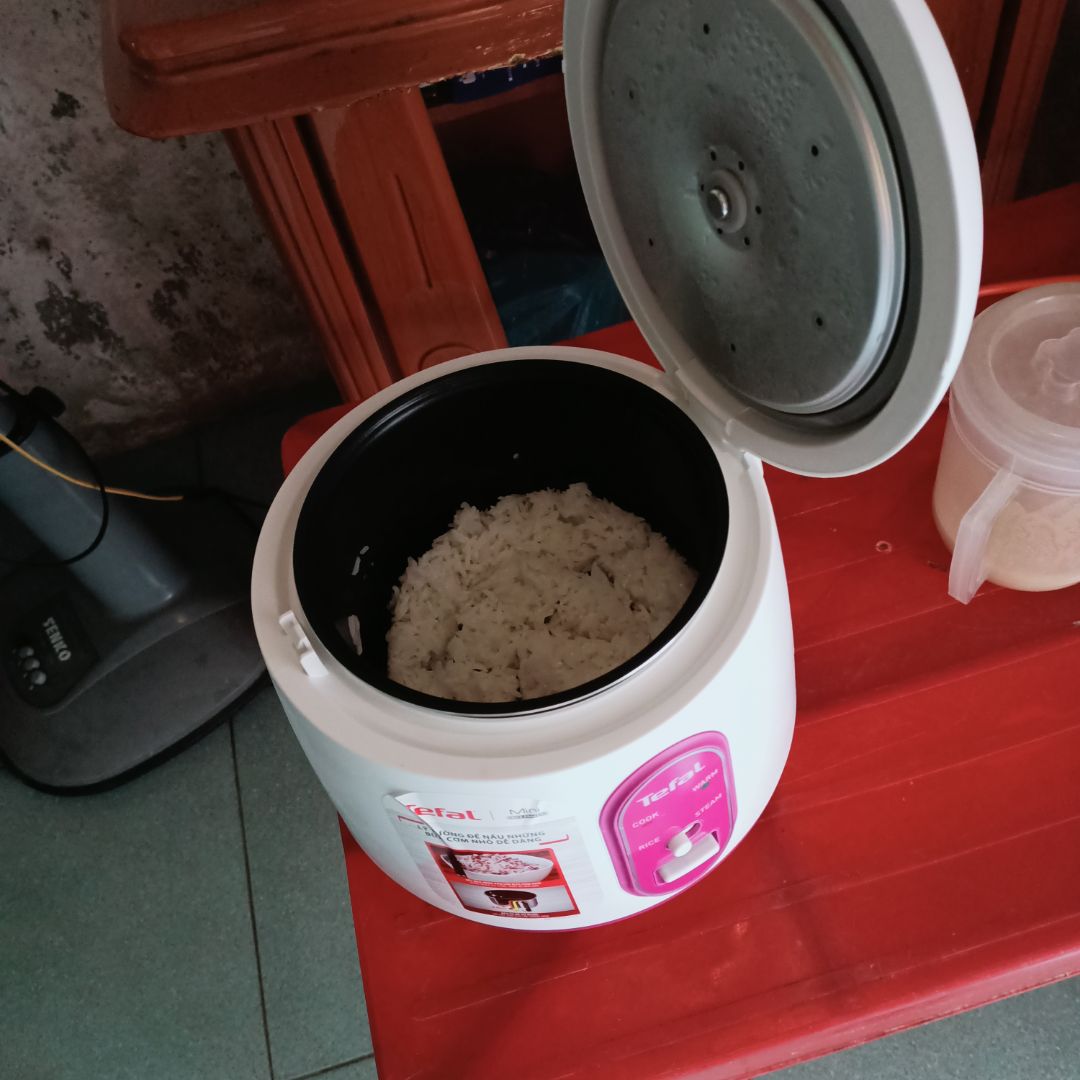 nồi đẹp, chắc chắn, nấu cơm ngon, điểm - duy nhất là kg có chỗ thoát nước khi cơm chín, nên phải lấy khăn lau.
Đang dùng thêm chảo của hãng, chảo nhẹ, chống dính cực tốt kg biết dk lâu kg.
Hài lòng..