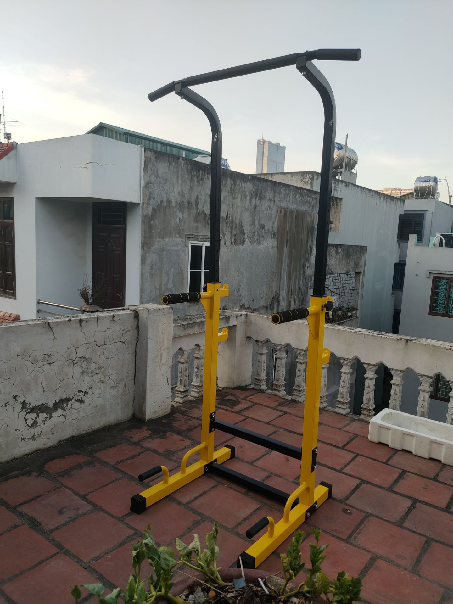 Xà hơi thấp, cao  tối đa 1m9, phù hợp với anh em 1m65 đổ về.Anh em 1m7 sẽ thấy thấp và phải cong chân khi lên xà.
Chất lượng hoàn thiện tốt, chắc chắn ổn với giá 1tr2 lúc sale.
Tiki giao hàng nhanh Xà hơi thấp, cao  tối đa 1m9, phù hợp với anh em 1m65 đổ về.Anh em 1m7 sẽ thấy thấp và phải cong chân khi lên xà.
Chất lượng hoàn thiện tốt, chắc chắn ổn với giá 1tr2 lúc sale.
Tiki giao hàng nhanh