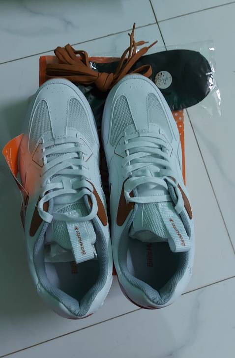 Sản phẩm đẹp, shop giao hàng nhanh.