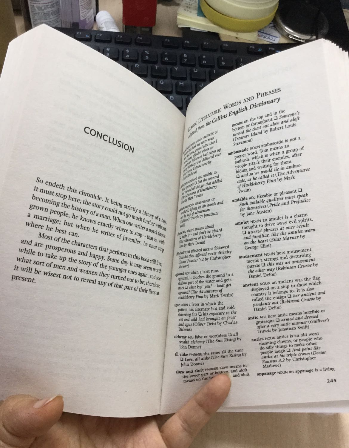 Sách nhỏ gọn, dễ mang đi ra ngoài đọc, dành cho người lớn đọc, vì chữ nhỏ, sát nhau, sách dày nhưng rất nhẹ