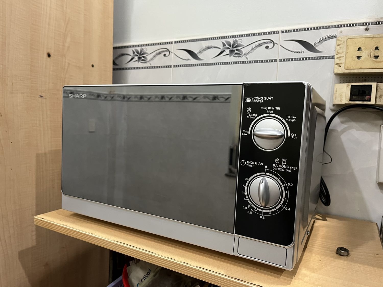 Giao nhanh, hàng đóng gói kỹ, lò đẹp, có gương trc, khó nhìn bên trong, hoạt động ok