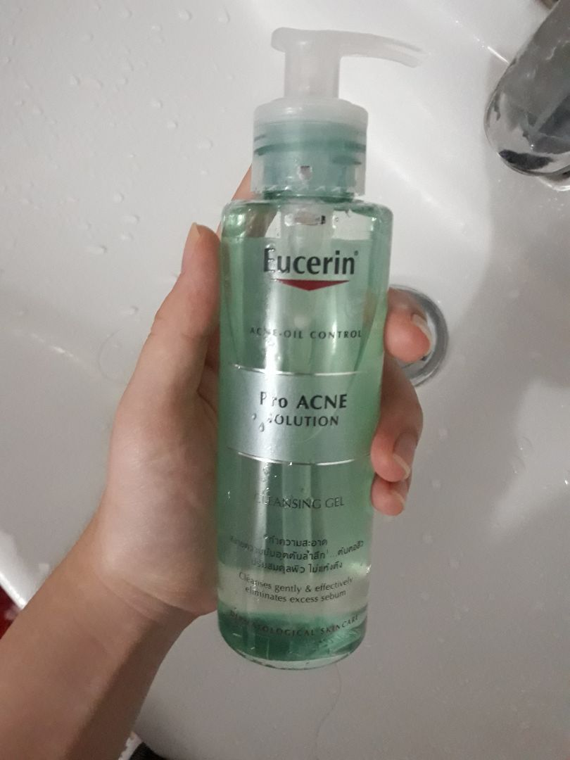 srm mình thích nhất từ trước đến nay luôn. chất gel tạo bọt ít . sau khi rửa mặt xong da mặt không hề bị khô như các loại srm khác và da cực kì mềm mại.Có tem chống giả.Chất lượng xứng đáng với đồng tiền mình đã bỏ ra srm mình thích nhất từ trước đến nay luôn. chất gel tạo bọt ít . sau khi rửa mặt xong da mặt không hề bị khô như các loại srm khác và da cực kì mềm mại.Có tem chống giả.Chất lượng xứng đáng với đồng tiền mình đã bỏ ra