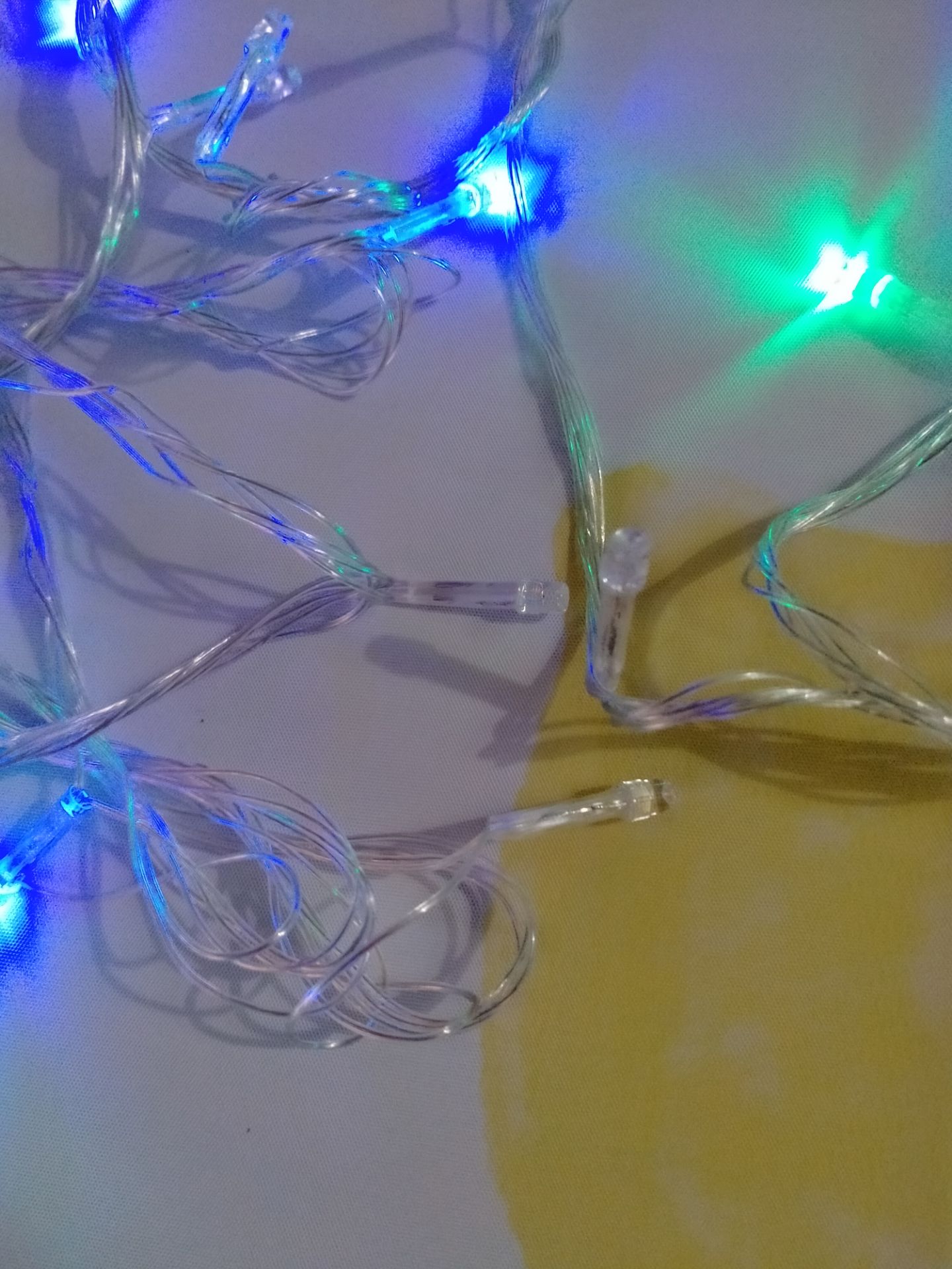 Đèn bị đứt dây, một số bóng không sáng. thất vọng quá