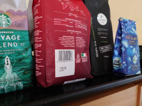 Vị đậm đà mà không hề gắt dù 70% robusta và là medium roast. 
30% arabica giúp mùi vị được cân bằng. Hương thơm bằng 1/3 so với dòng Globo tức là thơm thoang thoảng chứ không nồng nàn nhưng khi pha vẫn rất dậy mùi.
Thời gian chiết suất ngắn tối ưu (~20s) sẽ khó nhận biết được vị đắng gắt tương tự dòng dark roast của Starbucks. Điều này cho thấy chất lượng vùng nguyên liệu và kỹ năng xử lý cà phê của hãng.