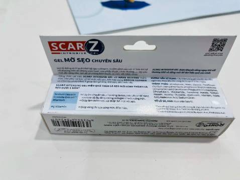 Mua xài hổm giờ rồi mới nhớ ra để review =))) Nói chung chất gel mát, thơm nhẹ . Mấy bạn nào mà sẹo phỏng nhỏ nhỏ thì cái này hiệu quả nhanh lắm nha, còn như kiểu sẹo lòi thì dùng một thời gian nè. Muốn trị sẹo này mình cứ kiên trì dùng là đẹp liền hà