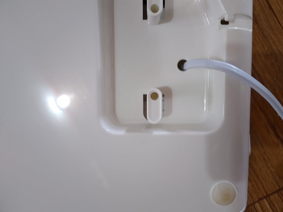 Tiki giao cho mình như máy cũ vậy
Trên thân máy đầy dấu vân tay
Chân máy rất bẩn, có vẻ đã qua sử dụng rồi
Tem máy bị xước ra
Nút bật bên trái bị liệt, không sử dụng được

Vui lòng đổi cho mình máy mới, chuẩn. hoặc thu máy hoàn tiền lại cho mình. Mua hàng Tiki nhiều, nhưng lần này làm mình vô cùng thất vọng
Đơn hàng số: #502925492