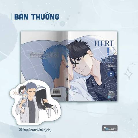 🍒 Here U Are 2 – Hiểu lầm và những khúc mắc

🌻 “Bị block... thường là vì lý do gì?’’
……

*** Dương và Lê Hoán gặp nhau trong ngày tân sinh viên nhập học. Từ lúc ban đầu có ấn tượng không tốt với chàng sinh viên mới Lê Hoán cao lớn, lạnh lùng, dần dần *** Dương đã nhận thấy được anh chàng này không khó gần như mọi người vẫn tưởng…

🎹 Hai con người tưởng chừng trái ngược từ ngoại hình cho đến tính cách lại dần trở nên thân thiết. *** Dương bắt đầu quan tâm hơn đến cậu đàn em khóa dưới, còn anh chàng trông lầm lì, ít nói Lê Hoán cũng dần mở lòng hơn với đàn anh khóa trên vẫn luôn đối xử tốt với mình. Nhưng rồi, một chuyện hiểu lầm đã xảy ra khiến cho tình bạn mới chớm nở giữa cả hai lại đi vào ngõ cụt. Cùng lúc đó, những rắc rối khác cứ liên tiếp ập đến làm *** Dương vô cùng rối bời. 

🌱 Liệu hiểu lầm có được tháo gỡ? Tình cảm giữa hai người sẽ tiến triển ra sao? Cùng đón đọc tập 2 Here U Are để theo dõi những diễn biến tiếp theo của câu chuyện tình yêu giữa *** Dương và Lê Hoán bạn nhé!
