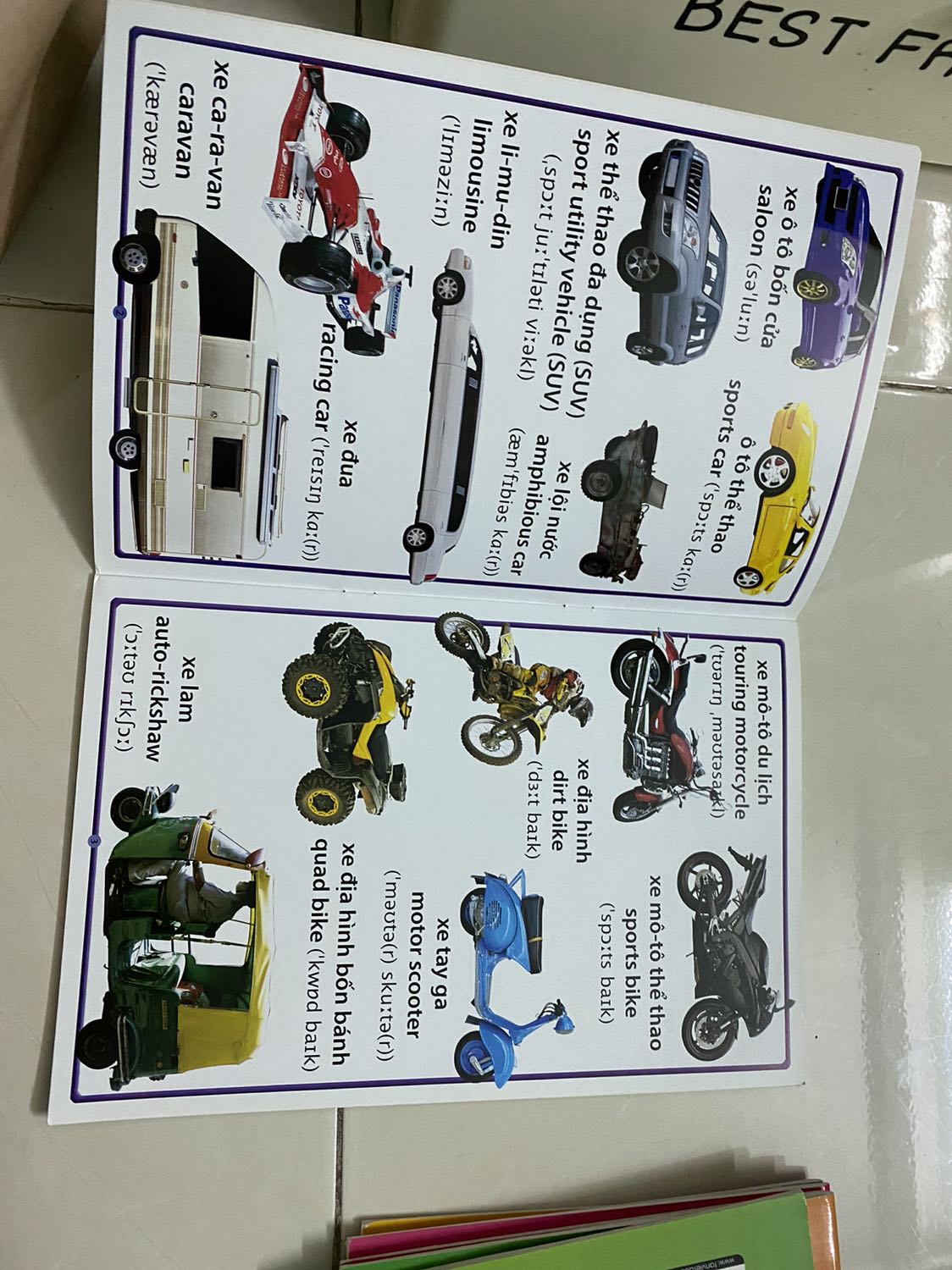 Sách đẹp hữu ích, nhưng shipper của tiki vứt sách trước cửa nhà, không gọi điện cũng không bấm chuông cửa, chỉ thấy app báo thành công chạy ra lấy thôi. May chút nữa thì trời mưa. Tui muốn chửi shipper của tiki lắm luôn.