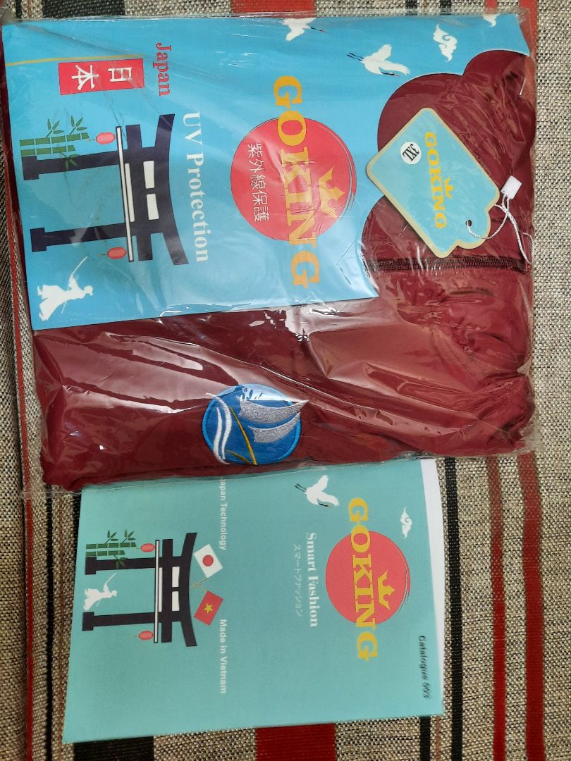 Hàng đẹp y hình, áo có túi trong rất tiện. Đóng gói cẩn thận , kèm thư cám ơn và catologe sp rất chuyên nghiệp. Xứng đáng để mua.