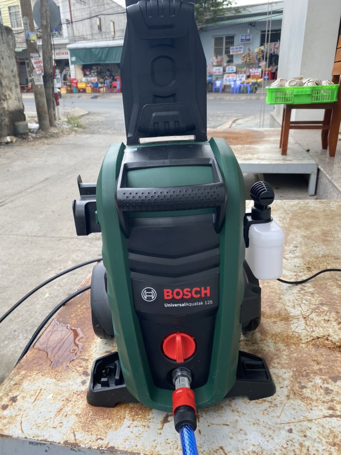 Nhận hàng okay, máy đẹp đóng gói nguyên đai đầy đủ, máy xịt mạnh rong rêu bay tứ táng. Vệ sinh nhà cửa hết xẩy. Chỉ có điều không có ống cấp nước phải đi mua thêm. Nói chung xài okay.