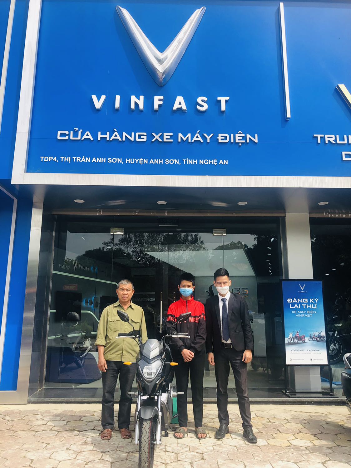 Sau khi đọc đánh giá và tìm hiểu kỹ dòng xe impes. Tôi quyết định đến cửa hàng Vin3S Anh Sơn ở Nghệ An. Các Bạn Hỗ trợ rất nhiệt tình chi tiết về xe. Xe thiết kế ở ngoài đẹp, rất chắc chắn