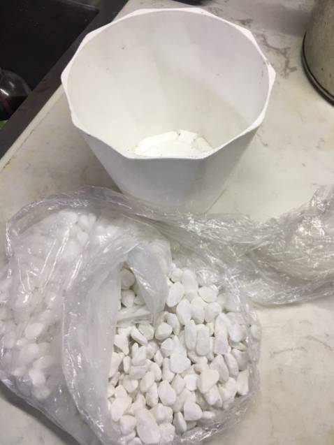 Đơn hàng 1 kiểu, giao hàng không đúng chút nào. Sỏi đặt loại 20 - 30 nhưng nhận được nhiều viên vụn nhỏ xíu