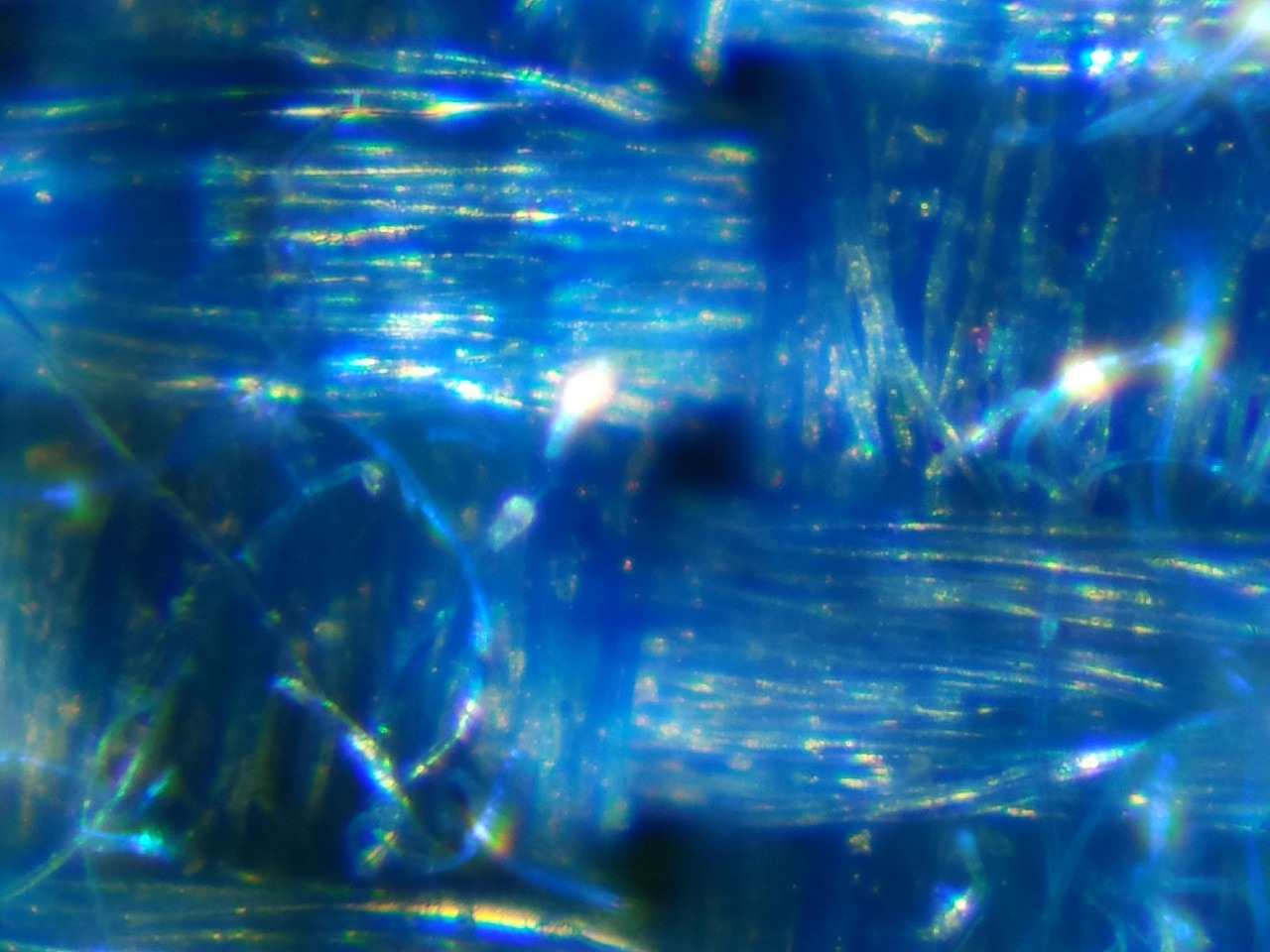 Ổn trong tầm giá. Phù hợp với mục đích di động, khám phá thiên nhiên. Có thể cho học sinh được.
Hơi khó cố định với điện thoại.
Nếu cần tìm hiểu sâu, cần kính hiển vi chuyên nghiệm, chắc chắn mới cố định được tiêu bản trong vi trường quan sát.
- HÌnh tấm hình mầu trên giấy, thấy rõ điểm ảnh
- HÌnh sợi vải (mắt thường bé hơn sợi chỉ) thấy rõ sợi chỉ
- Hình mặt trên lá cây thấy được tế bào, và có vẻ cả khí khổng