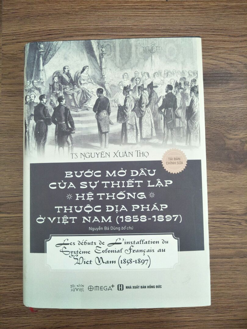 FAHASA đóng gói đẹp, cần thận. Giao hàng rất nhanh, shipper nhiệt tình.
Sách có vài lỗi, nhưng với giá rẻ hơn 100k so với giá bìa thì hợp lý rồi.
Nội dung hay, cập nhật chi tiết các sự kiện lịch sử, không bài xích, không phê phán lên án hay đánh giá cá nhân, nên cách nhìn nhận cũng rất khách quan.