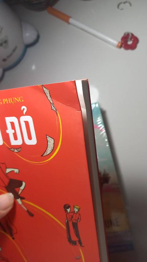 sách đẹp, đóng gói tạm, tạm là vì sách mình quyển nào cũng bị df (móp) ở góc trên bên phải hết, với 1 đứa như mình thì siêu xót. còn lại ổn