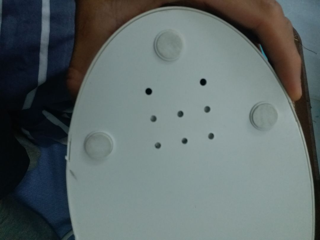 tiki giao cho đồ cũ . tem thì bị bong tróc quạt thì dính đầy sơn cũ như đã sử dụng hàng năm trời.đến lúc chạy thì ôi thôi kêu cót ca cót két . cảm giác như bị *** đảo. gọi điện đổi trả mấy lần mất bn tiền đt thì cả tuần trời ko 1 hồi âm. thái độ phục vụ ko thể chấp nhận đc