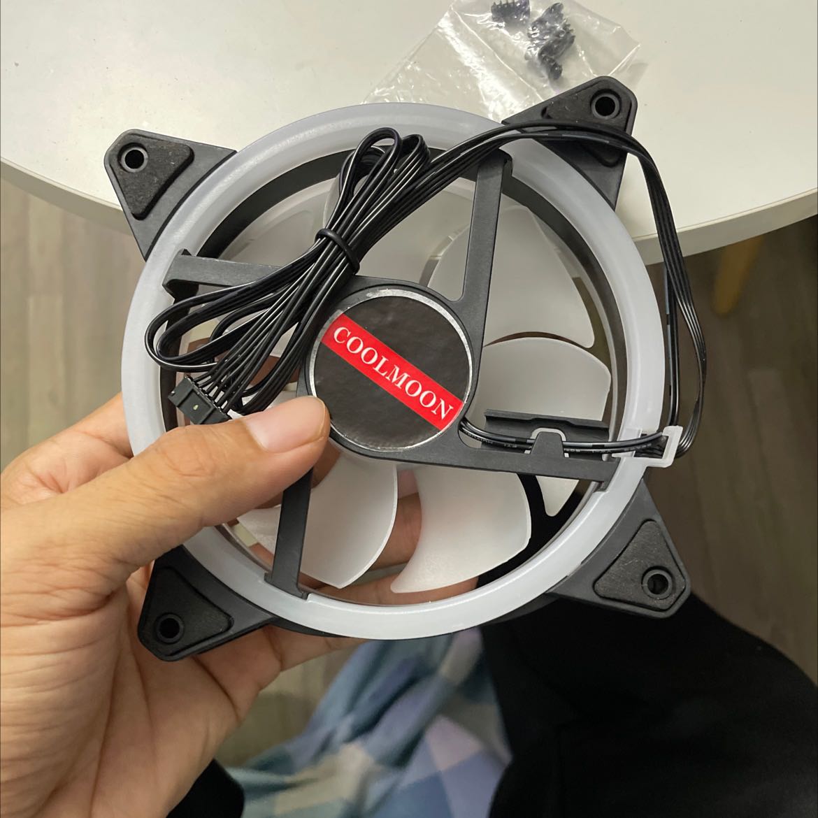 Sản phẩm oke, chưa lắp vào. Có kèm ốc