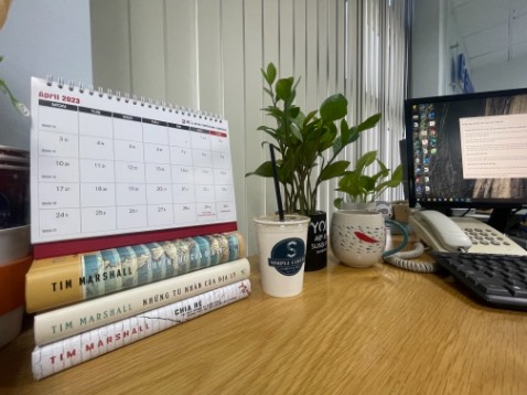 Shop có bao bọc combo nên khi mở sách nhìn mới, sạch đẹp, thơm :) .