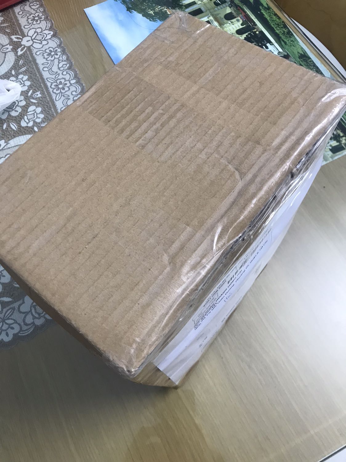 Đóng gói sản phẩm rất đẹp và chắc chắn, thời gian giao hàng rất nhanh