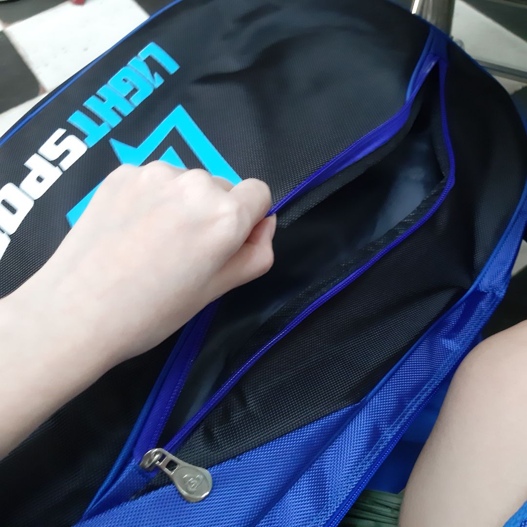 giao hàng nhanh, đóng gói ổn, bao vợt có túi nhỏ để đựng tiền. Mình mua cho mẹ mình đeo, mẹ mình feedback lại là "sướng gần chớt" 😂. Mng nên mua nha