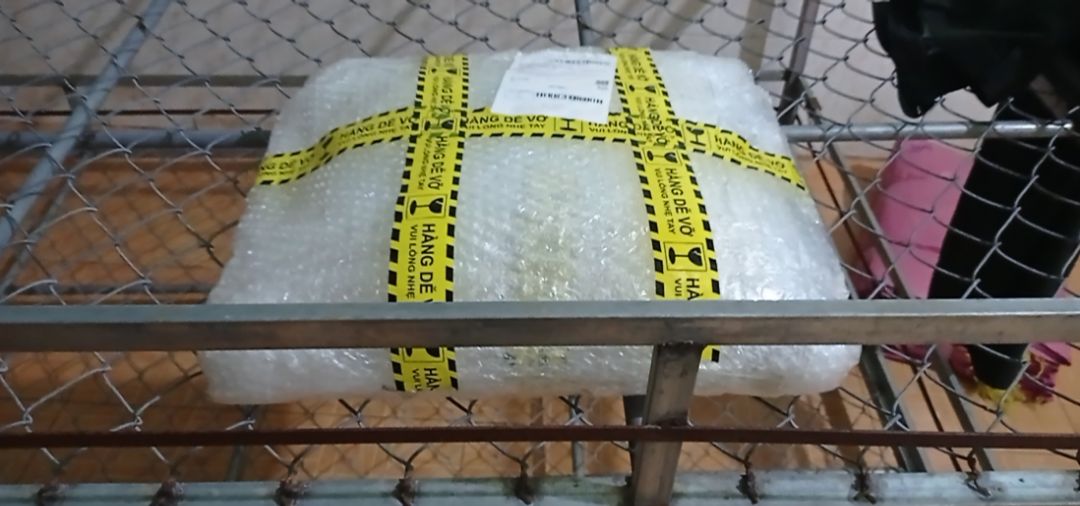 Khâu vận chuyển chưa được tốt, thùng móp hết. sản phẩm dùng rất tốt, sạc đủ điện thắp sáng nguyên đêm.