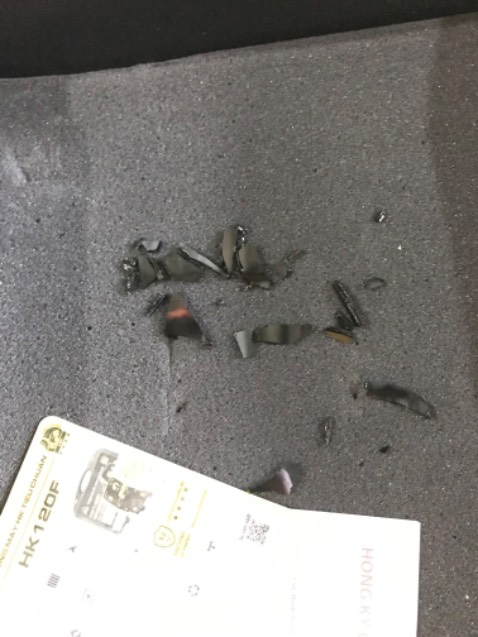 Mình nhận hàng có bị vỡ cái kính của mặt nạ hàn do vận chuyển. Báo tiki, và shop đã xử lý cực kỳ nhanh chóng.
Còn về chất lượng máy hàn Hồng Ký thì rất tốt rồi.
Mình xài đc 2 lần rồi, hàn tốt quá.
5 sao