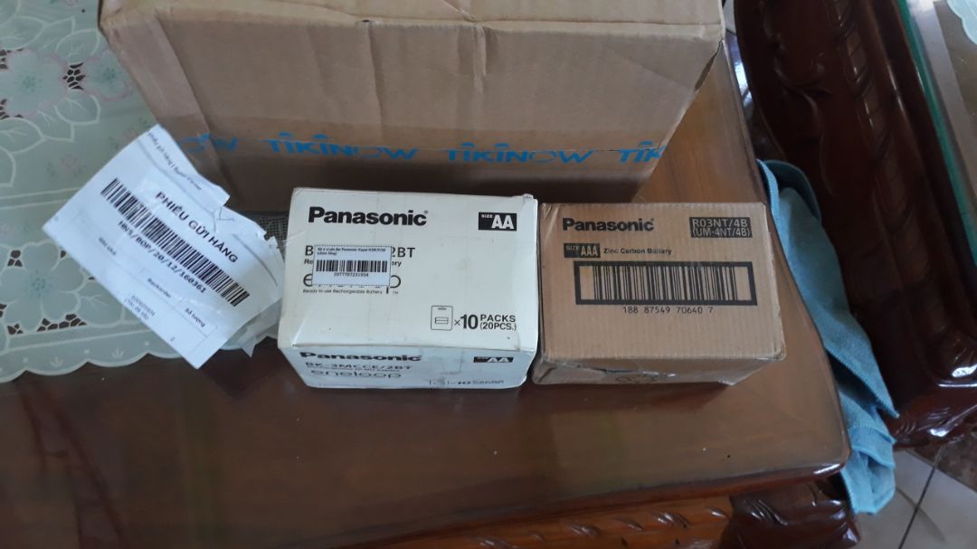 Mình mua 2 vỉ ( 1 vỉ gồm 6 cặp) mà giao được 1 vỉ hàng đúng, 1 vỉ giao sai hàng ( loại nhỏ hơn). Vui lòng đổi lại phần hàng giao sai càng sớm càng tốt. chưa kể hàng giao cả tuần mới có, quá lâu so với hàng khác tôi mua