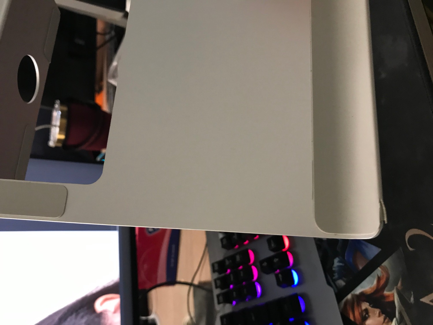 Mình quá thất vọng chất lượng của tiki giao hàng cho khách mà sản phẩm móp méo, công vênh, như hàng qua sử dụng vậy. mà mình mua hàng mới mà