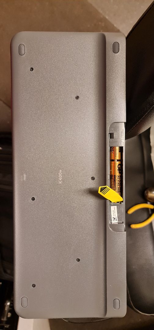 Đơn giản là ngon, dùng cho
công viêc thì rất rất ổn, tầm 7m hoạt động bình thường. Phím nẩy tốt, độ cứng vừa phải, khá nhẹ...
Độ bền thi không thể nói... chỉ tin vào 
thương hiệu thôi, với logitech thì hy vọng bền bỉ vì đã dùng nhiều món.
Mọi người nên mua dùng vì tiện lợi, chất lượng ok