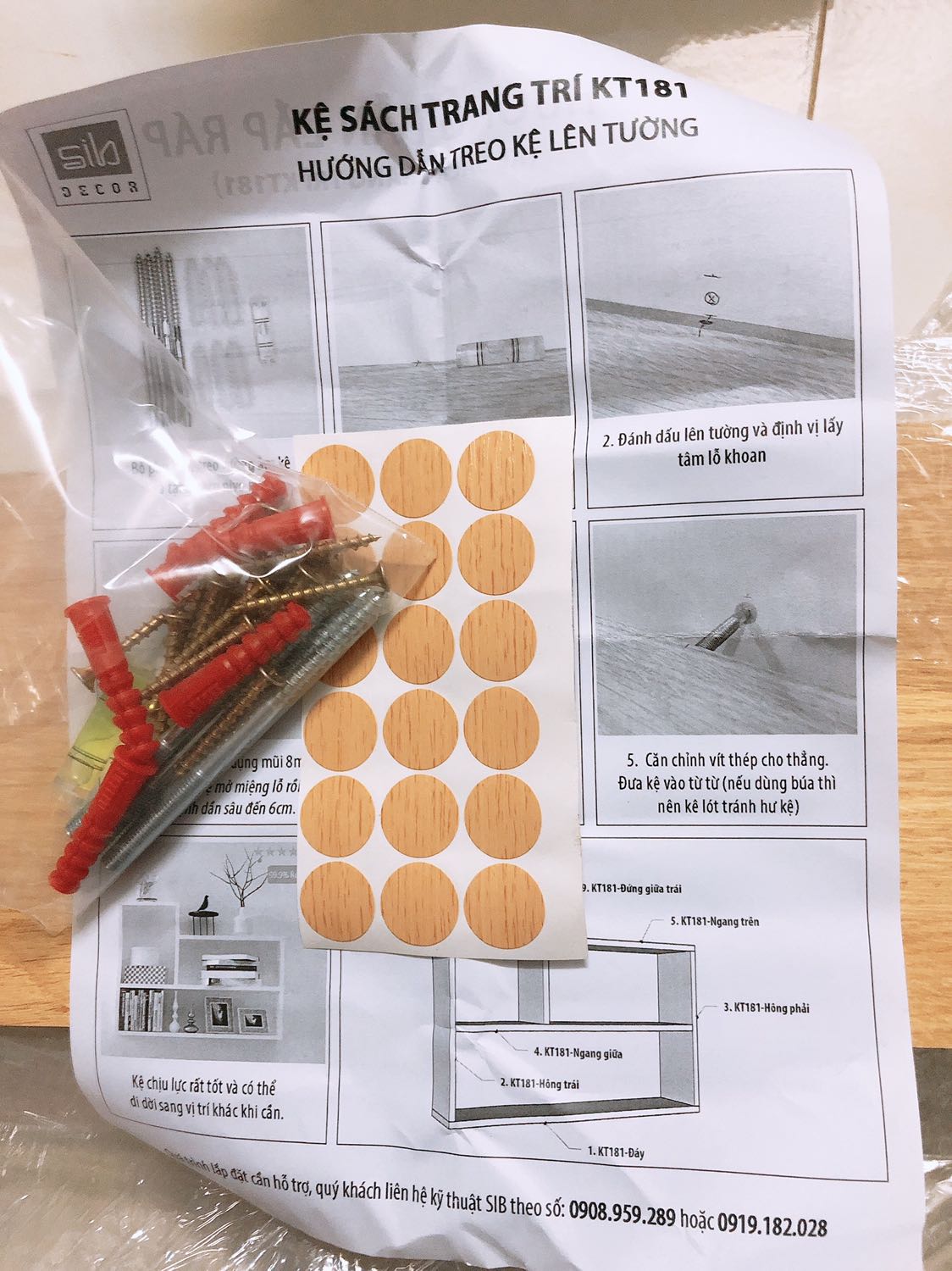 Đơn giản, gọn gàng, ngăn nắp. Tuyệt vời!!!
Mỗi tấm ngăn đều có dán vị trí cần lắp, phụ kiện đi kèm rất đầy đủ. Kệ khá chắc chắn, các chi tiết không bị hư hỏng. Rất hài lòng với SIB.
Tiki giao 2h rất nhanh, hàng không bị hư hỏng, 5*