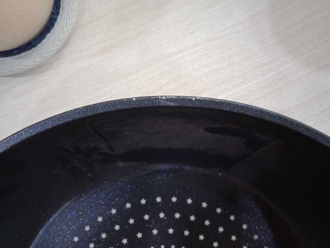 hàng bụi nhiều, bị mẻ, viền bị trầy nhiều >>> định cho 1* nhưng hàng giảm giá nên 2*