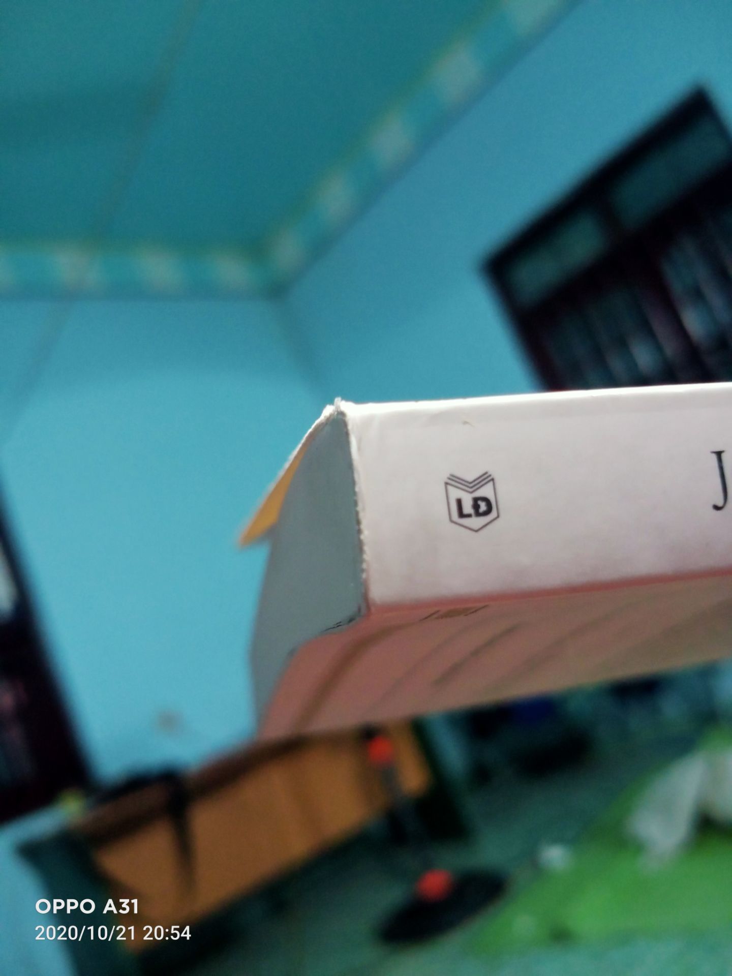 nhận xong giao hàng nhanh nhưng hơi phiền lòng vì sách quăn tít mù như này cứ như là mua sách cũ vậy.